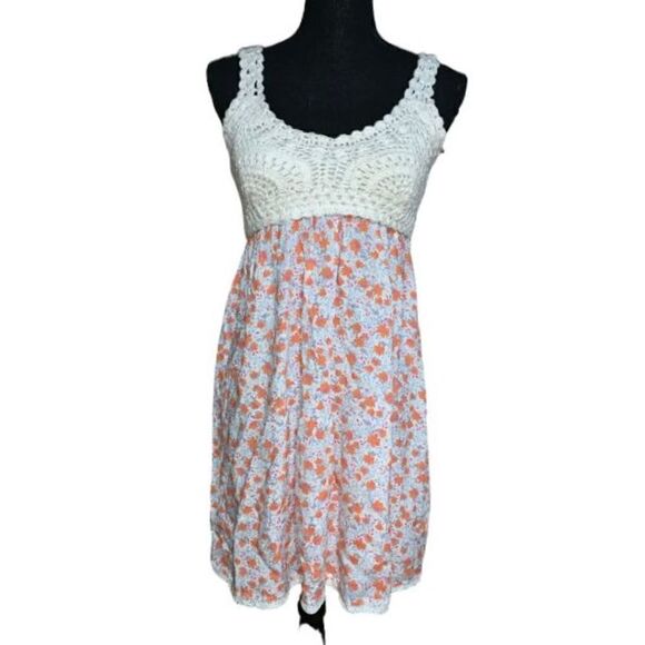Jessica Simpson Dresses & Skirts - Jessica Simpson Crochet Mini Dress